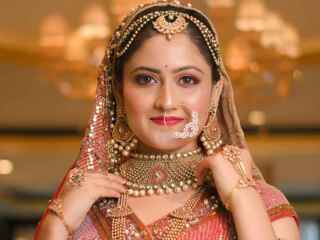top-bridal-makeup-artist-aditi-dubey-in-dwarka-delhi