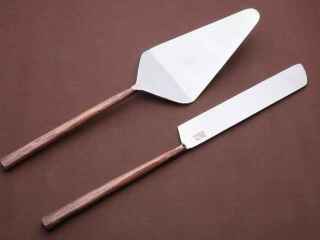 antique-cake-serving-set-for-memorable-celebrations